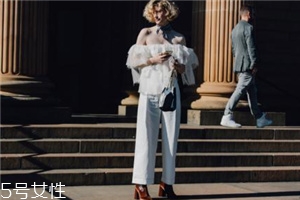 荷葉邊上衣配什么褲子？塑造浪漫小女人氣質