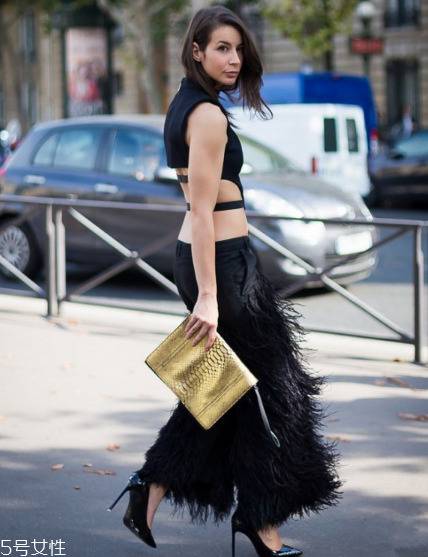 露臍上衣配什么褲子？春夏美出新高度