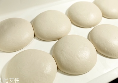 意式披薩和美式披薩的區(qū)別是什么 意式披薩和美式披薩的區(qū)別是什么