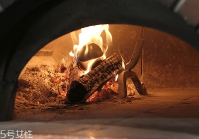 意式披薩和美式披薩的區(qū)別是什么 意式披薩和美式披薩的區(qū)別是什么