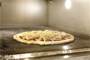 意式披薩和美式披薩的區(qū)別是什么 意式披薩和美式披薩的區(qū)別是什么