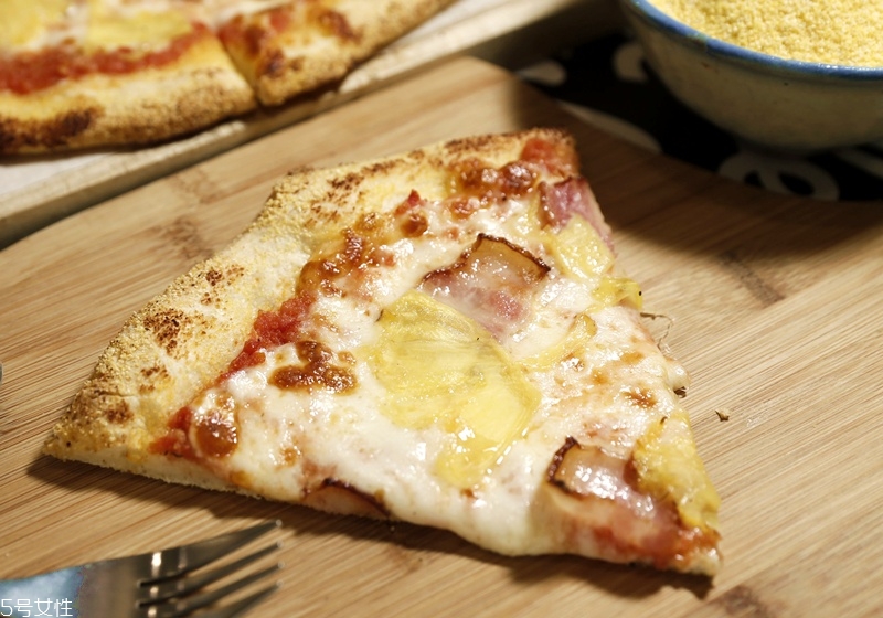 意式披薩和美式披薩的區(qū)別是什么 意式披薩和美式披薩的區(qū)別是什么