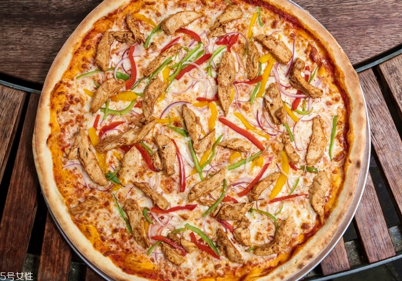 意式披薩和美式披薩的區(qū)別是什么 意式披薩和美式披薩的區(qū)別是什么