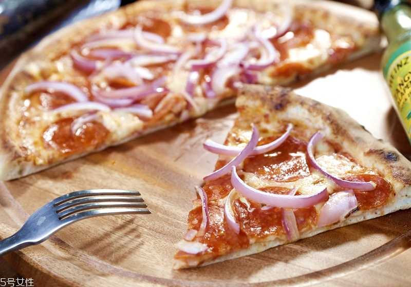 意式披薩和美式披薩的區(qū)別是什么 意式披薩和美式披薩的區(qū)別是什么