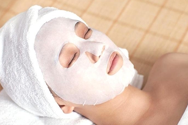 為什么油皮會(huì)變成干皮？三個(gè)油皮護(hù)膚誤區(qū)