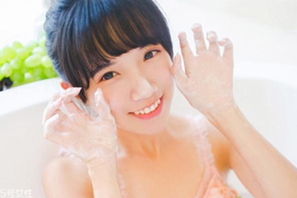 護膚品套裝好還是單品好？護膚小白成套用好處多