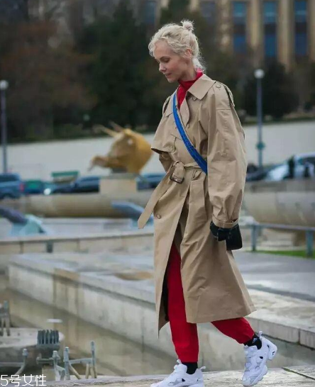 風(fēng)衣可以配運(yùn)動(dòng)褲嗎？高級穿搭瞬間get