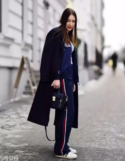 風(fēng)衣可以配運(yùn)動(dòng)褲嗎？高級穿搭瞬間get