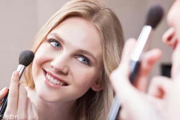 敏感痘痘肌用什么散粉？油痘皮膚化妝品推薦