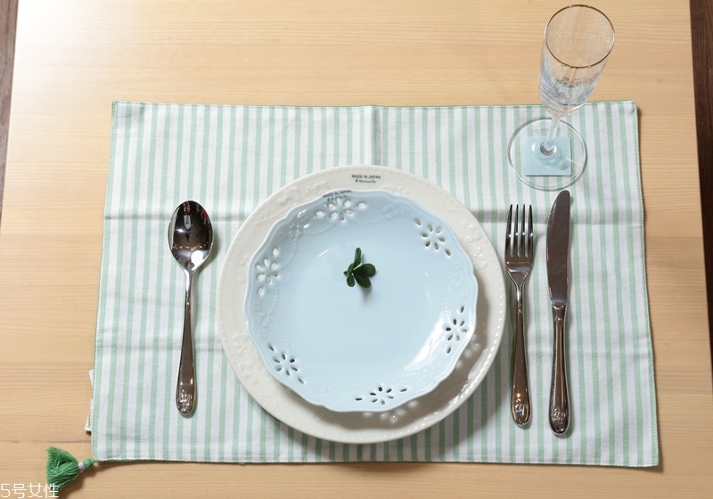 餐桌裝飾布置圖片 餐桌布置的4大重點 餐桌裝飾布置圖片 餐桌布置的4大重點