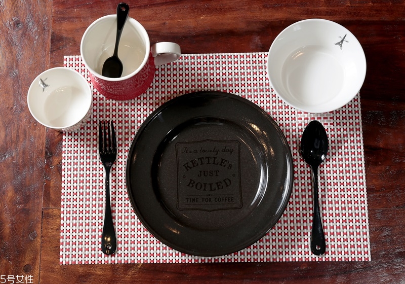 餐桌裝飾布置圖片 餐桌布置的4大重點 餐桌裝飾布置圖片 餐桌布置的4大重點