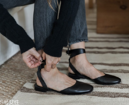 jenni kayne是什么牌子？平底鞋也能穿出大長腿