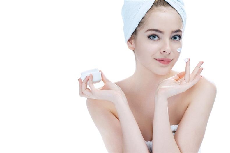 皮膚黑用什么護(hù)膚品好？拯救黑皮三步走