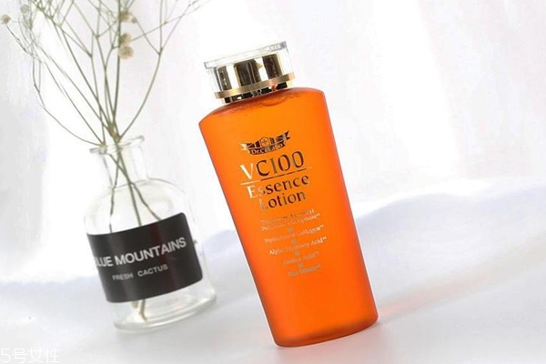 毛孔粗用什么化妝水好？盤點六款毛孔天敵