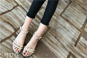 涼鞋打滑怎么辦？學(xué)會(huì)防滑小妙招