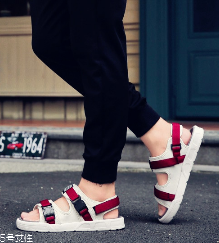 涼鞋開膠怎么辦？涼鞋開膠別著急