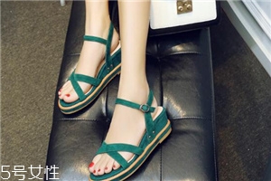 涼鞋走路吱吱響怎么辦？教你幾招告別尷尬
