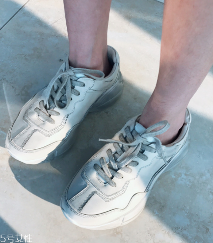 gucci老爹鞋有女款嗎？明星們?nèi)耸忠浑p