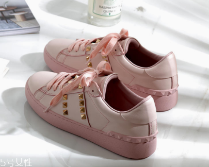 女式春夏運(yùn)動(dòng)鞋怎么挑？三種款式好搭又顯高