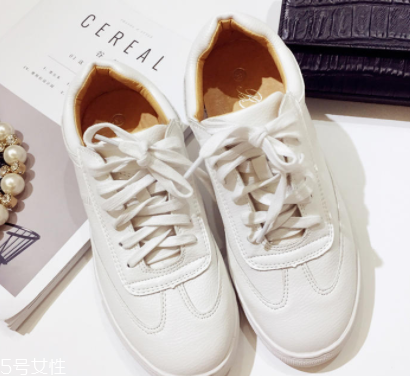 女式春夏運(yùn)動(dòng)鞋怎么挑？三種款式好搭又顯高