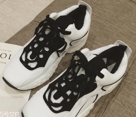 女式春夏運(yùn)動(dòng)鞋怎么挑？三種款式好搭又顯高