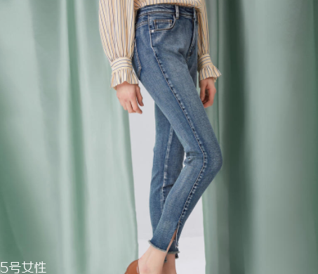 2022流行什么樣的牛仔外套？這8款最酷最百搭