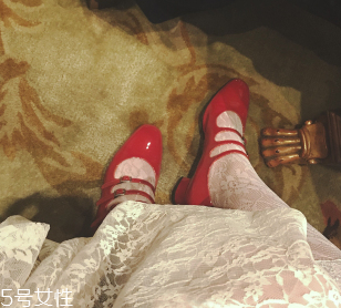 2022春夏流行穿什么中跟鞋？三種款式優(yōu)雅不累腳