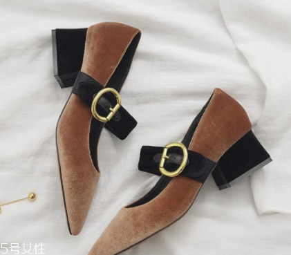 2022春夏流行穿什么中跟鞋？三種款式優(yōu)雅不累腳