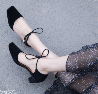 2022春夏流行穿什么中跟鞋？三種款式優(yōu)雅不累腳