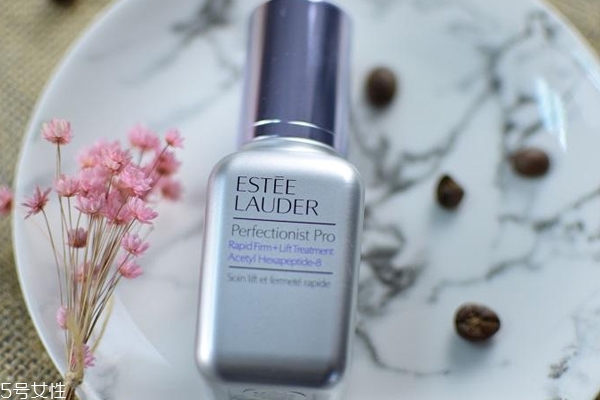 雅詩蘭黛線雕精華適合熟齡肌嗎？