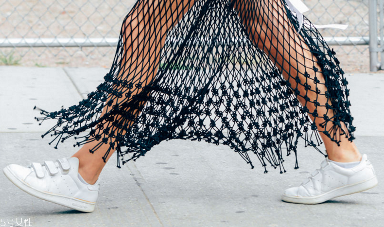 女式春夏運(yùn)動(dòng)鞋怎么挑？三種款式好搭又顯高