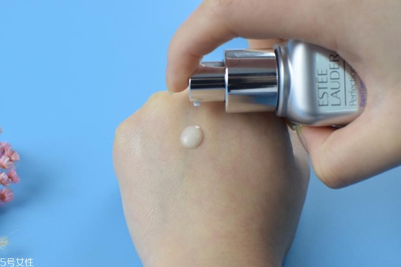 雅詩蘭黛線雕精華有用嗎？拯救表情紋