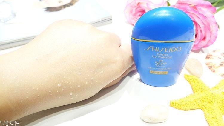 資生堂藍(lán)胖子防曬評(píng)測(cè) 水動(dòng)力防曬乳實(shí)力對(duì)抗驕陽(yáng)