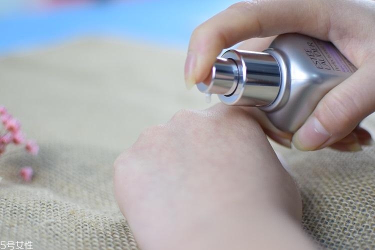 雅詩(shī)蘭黛線雕精華適合熟齡肌嗎？