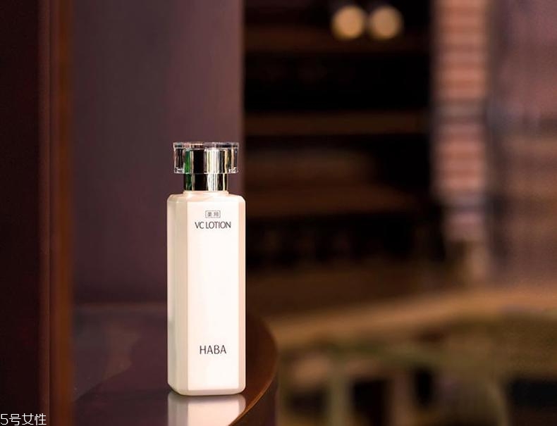 毛孔粗用什么化妝水好？盤點六款毛孔天敵