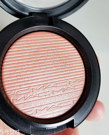 魅可2018新品立體絨光腮紅試色 超閃細(xì)膩光芒 魅可2018新品立體絨光腮紅試色 超閃細(xì)膩光芒