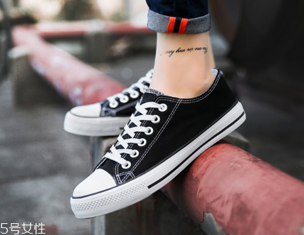 帆布鞋可以水洗嗎？帆布鞋應(yīng)該這樣洗