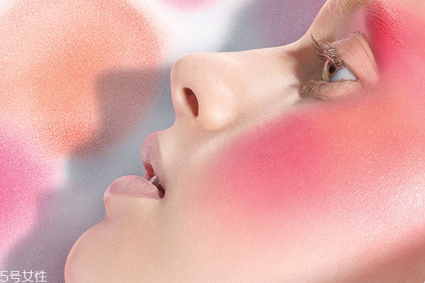 魅可2018新品立體絨光腮紅試色 超閃細(xì)膩光芒 魅可2018新品立體絨光腮紅試色 超閃細(xì)膩光芒