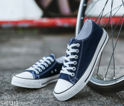 帆布鞋可以放烘干機嗎？帆布鞋最好自然風干