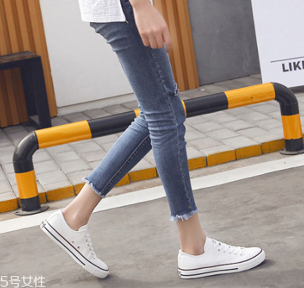 帆布鞋要穿襪子嗎？最好是穿襪子