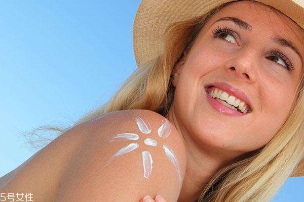 混合皮用什么防曬好？無油防曬霜有哪些？