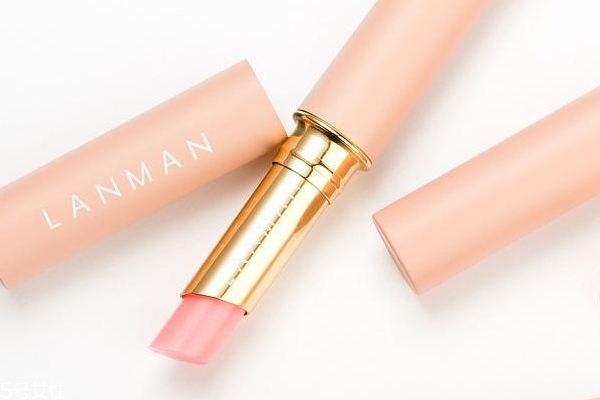 潤唇膏能用來卸妝嗎？卸不干凈傷害皮膚