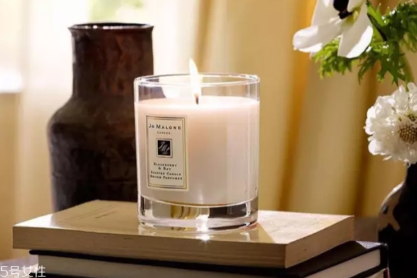 香薰蠟燭可以護(hù)膚嗎？燭油冷卻后能按摩肌膚