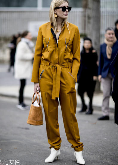 工裝連體褲怎么搭配？自帶摩登風(fēng)采