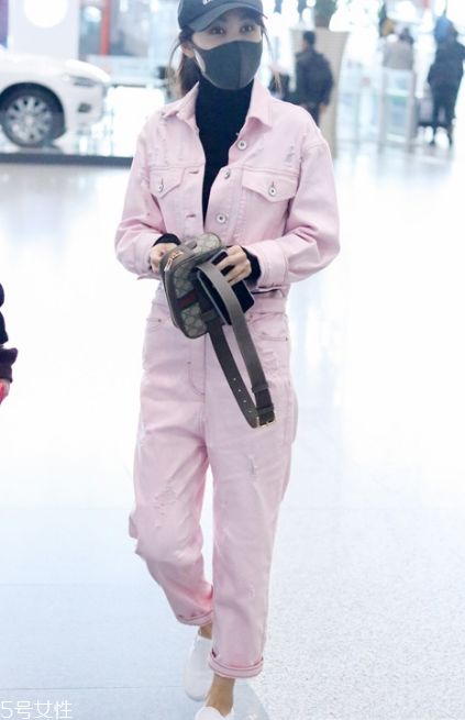 工裝連體褲怎么搭配？自帶摩登風(fēng)采