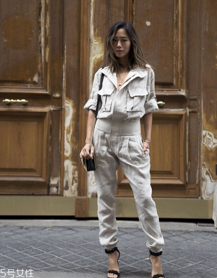 工裝連體褲怎么搭配？自帶摩登風(fēng)采