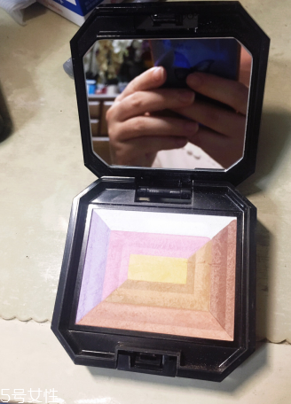 資生堂新七色蜜粉好用嗎？一盒多用高顏值代表