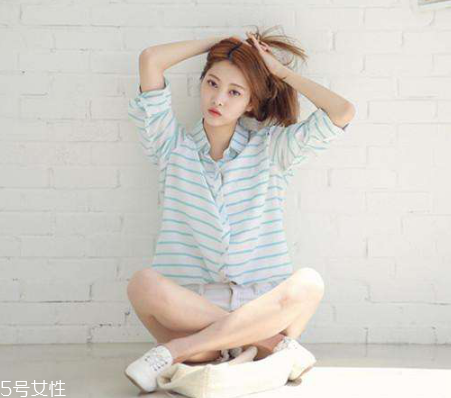 2022流行什么襯衫？美麗大方的春日女神