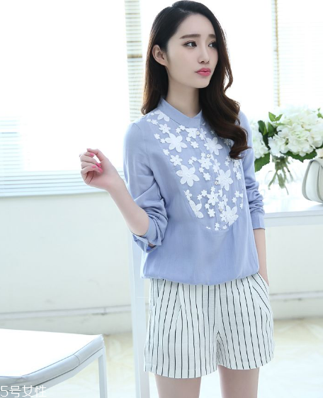 2022流行什么襯衫？美麗大方的春日女神