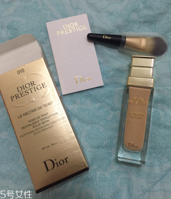 迪奧花蜜010粉底好用嗎？白得十分自然